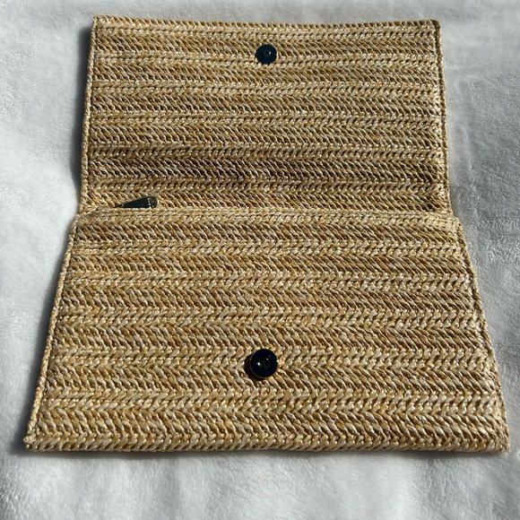 ❤️‍🔥 NWOT Limited Edition Dior raffia clutch w/ original box & wrapping - Picture 4 of 10